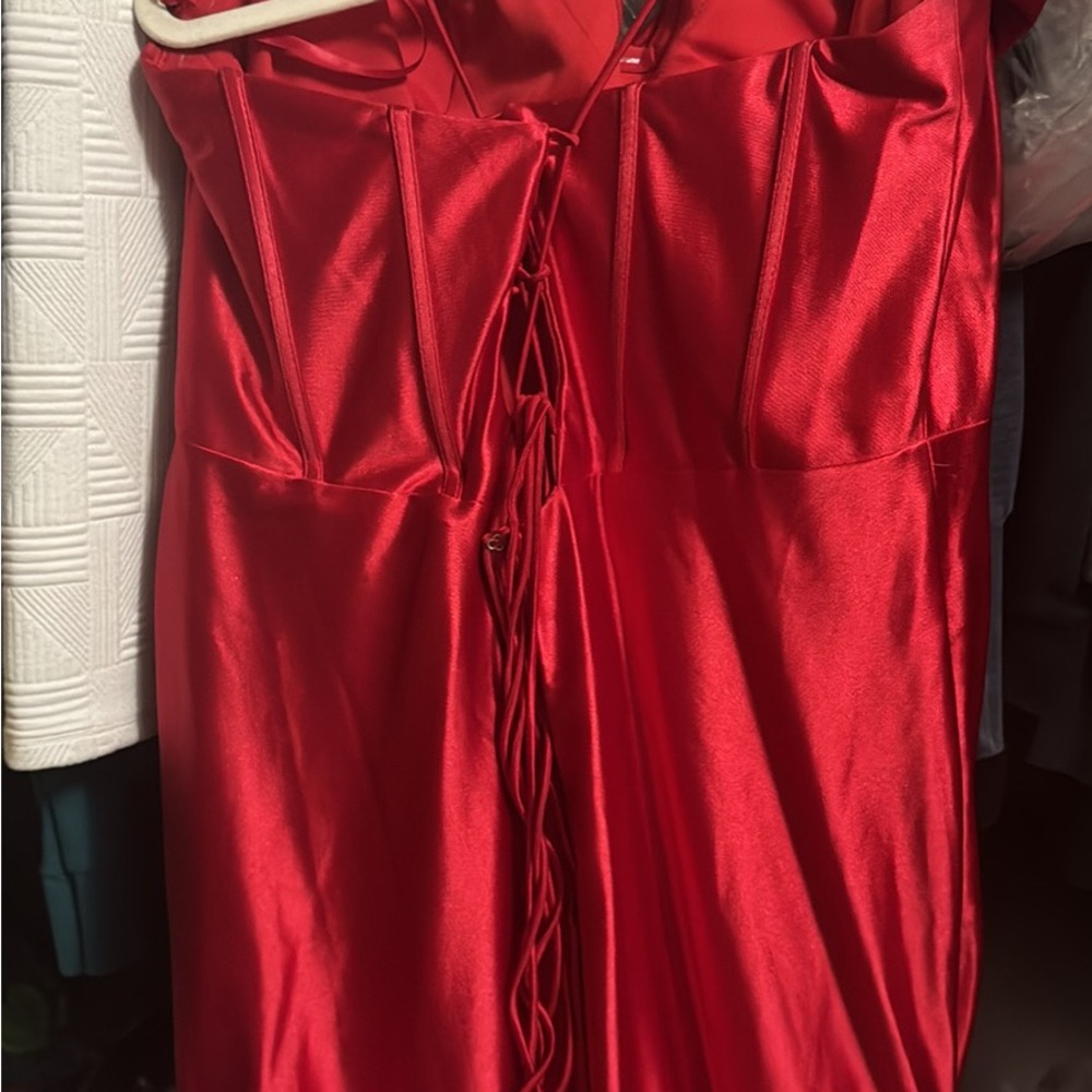 Curve-Friendly Red Strapless Prom Gown with Side Slit - Picture 4 of 4